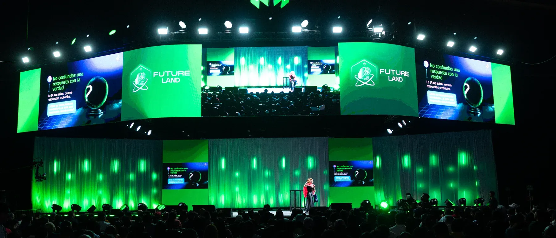 El escenario de Future Land ante miles de asistentes en Talent Land México 2026